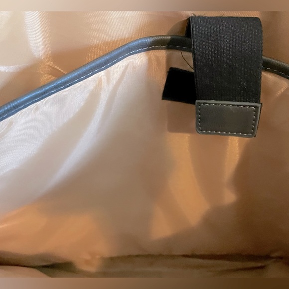 New grey insulated tote - Picture 5 of 10